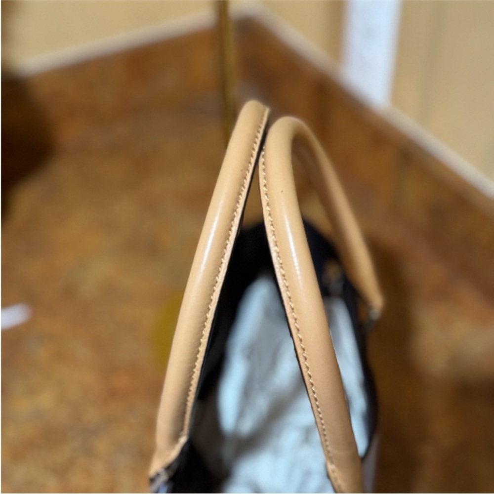 Michael Kors Collection Mini Tote
Crossbody Bag - Picture 5 of 12